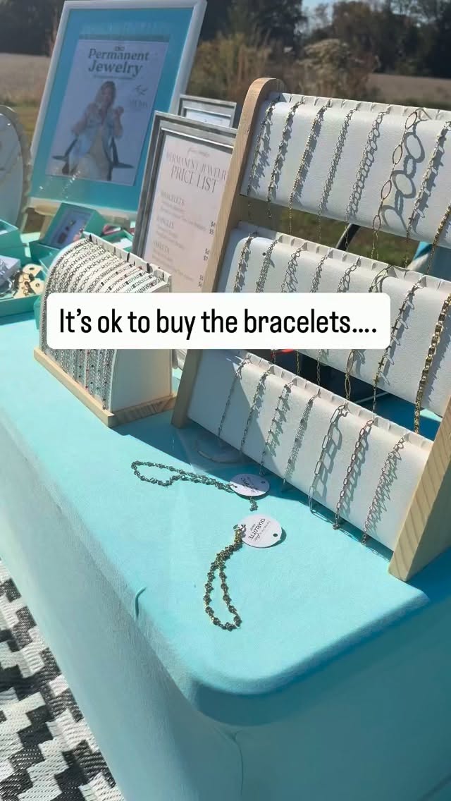 This is the positive kind of addiction. Look good & feel good. If you love it enough, turn it into a legit business and earn 45% commission at the start!! It’s amazing 🤩 fun and brings people together! Comment FUN to hear about joining me today! 🩵
.
#imhiring #45percentcommission #makemoney #connectin #simpleandfun